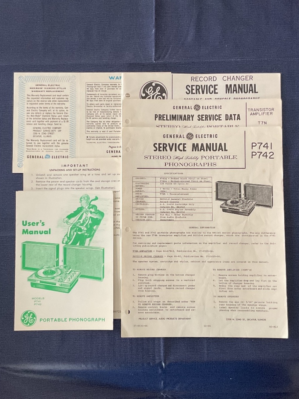 User's Manual 1960’s GE Portable Phonograph P741/P742 + Service Guides